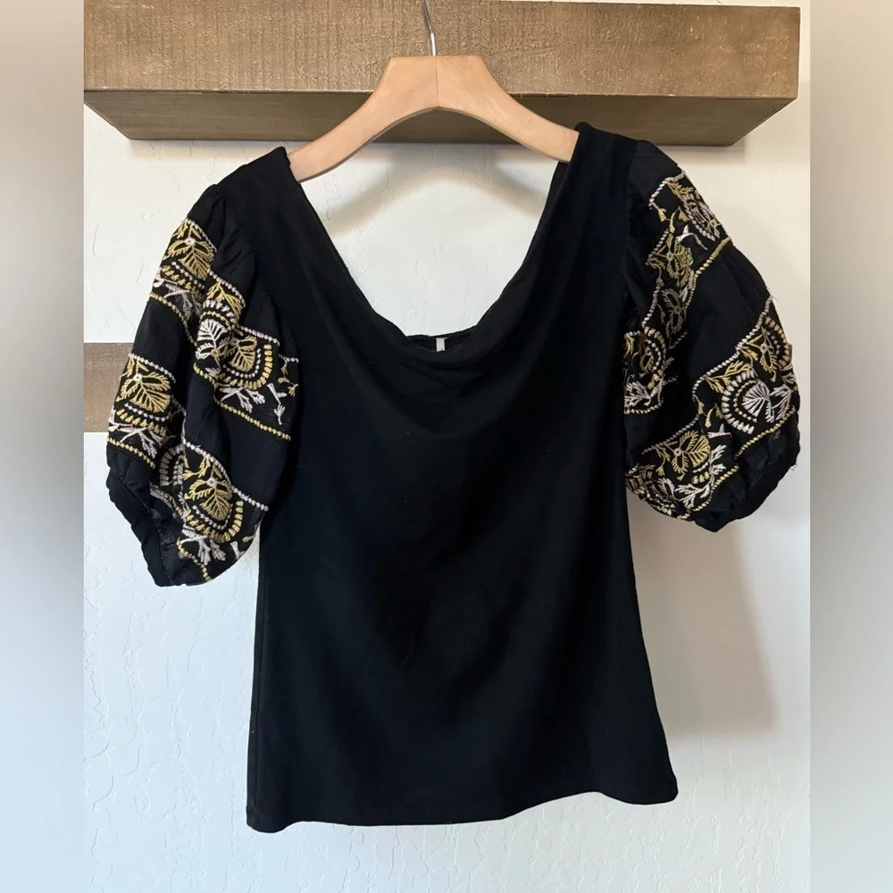 Free People|Black floral embroidered puff sleeve top “Rock with it”, Bohemian•
